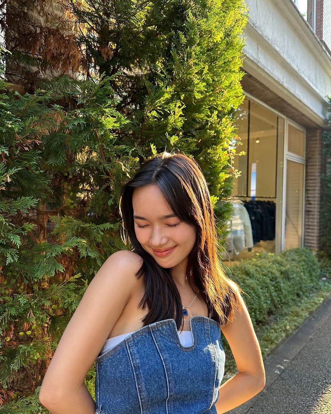 新井舞良さんのインスタグラム写真 - (新井舞良Instagram)「秋の匂いはするけど🍂 まだまだ暑いね〜！！！ 季節の変わり目、体調崩しやすい時期なのでどうか元気でいてね☺️ 栄養ある食べ物たべて、睡眠時間しっかりとってね。 私は今日、鶏肉とブロッコリーの味噌炒めを作りました。季節の変わり目の肌荒れ予防に効くらしいー‼︎🥦　 そして、大好きなスタイリストさんと一緒に、秋服を模索してきたのだ~ 明日から #ニャンちゅう 公開収録で山形に行くよ。山形県河北町のみなさま、待っててねー‼︎」9月28日 21時20分 - myra_arai