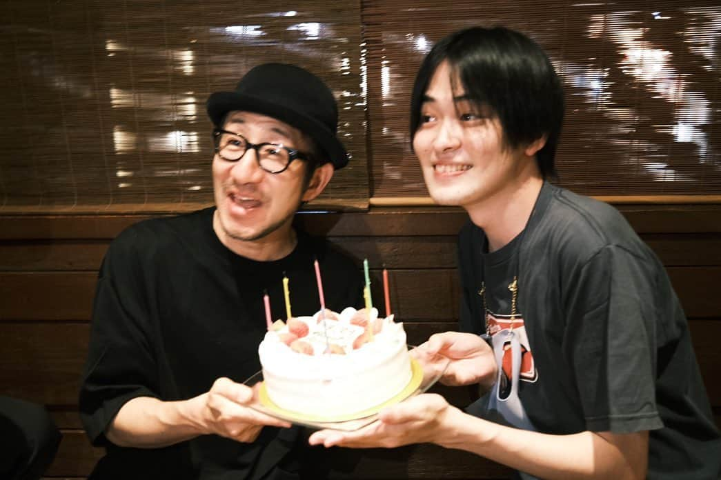 望月歩さんのインスタグラム写真 - (望月歩Instagram)「23歳になりました🥳 家族と現場と、沢山の言葉をいただけて幸せでした！ 去年より今年、今年より来年、もっと賑やかにやって行けるように頑張ろうと思います👀 いつもありがとう。今年もよろしくお願いします！  先日、量産型リコのメンバーにお祝いして頂いた写真📸」9月28日 21時30分 - ayumumochizuki_official