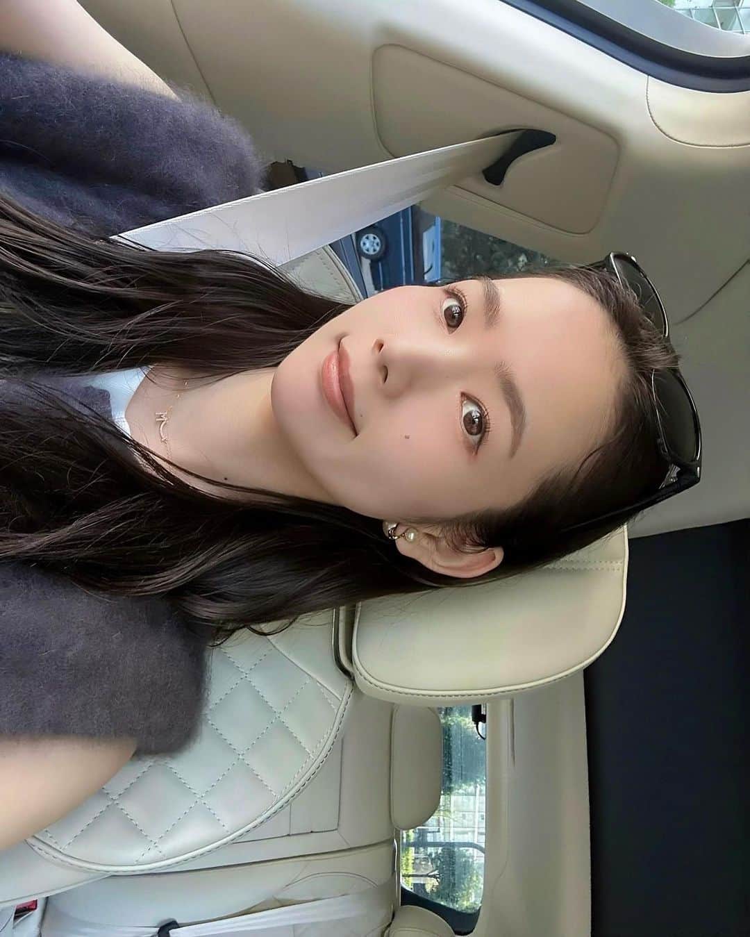 宮所舞のインスタグラム：「. 涼しくなったと思ったら まだまだ暑かった🫠🫠#dkr服」