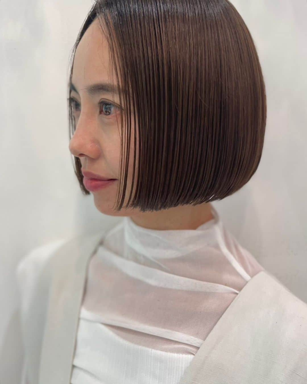 shoko inookaさんのインスタグラム写真 - (shoko inookaInstagram)「@miya33miya さんの神カット✂︎ カットだけでなく写真もいい感じに撮ってくれる笑 @apish_ginza_official ありがとうございます♪  #ファッション #fashion #今日のコーデ #ヘアスタイル　#Sサイズ #ママ　#155cmコーデ #155cm#instafashion #40代 #40代コーデ #40代ファッション #40代ヘアスタイル  #珍しく無加工 #直毛」9月28日 21時24分 - shoko_inoohka_