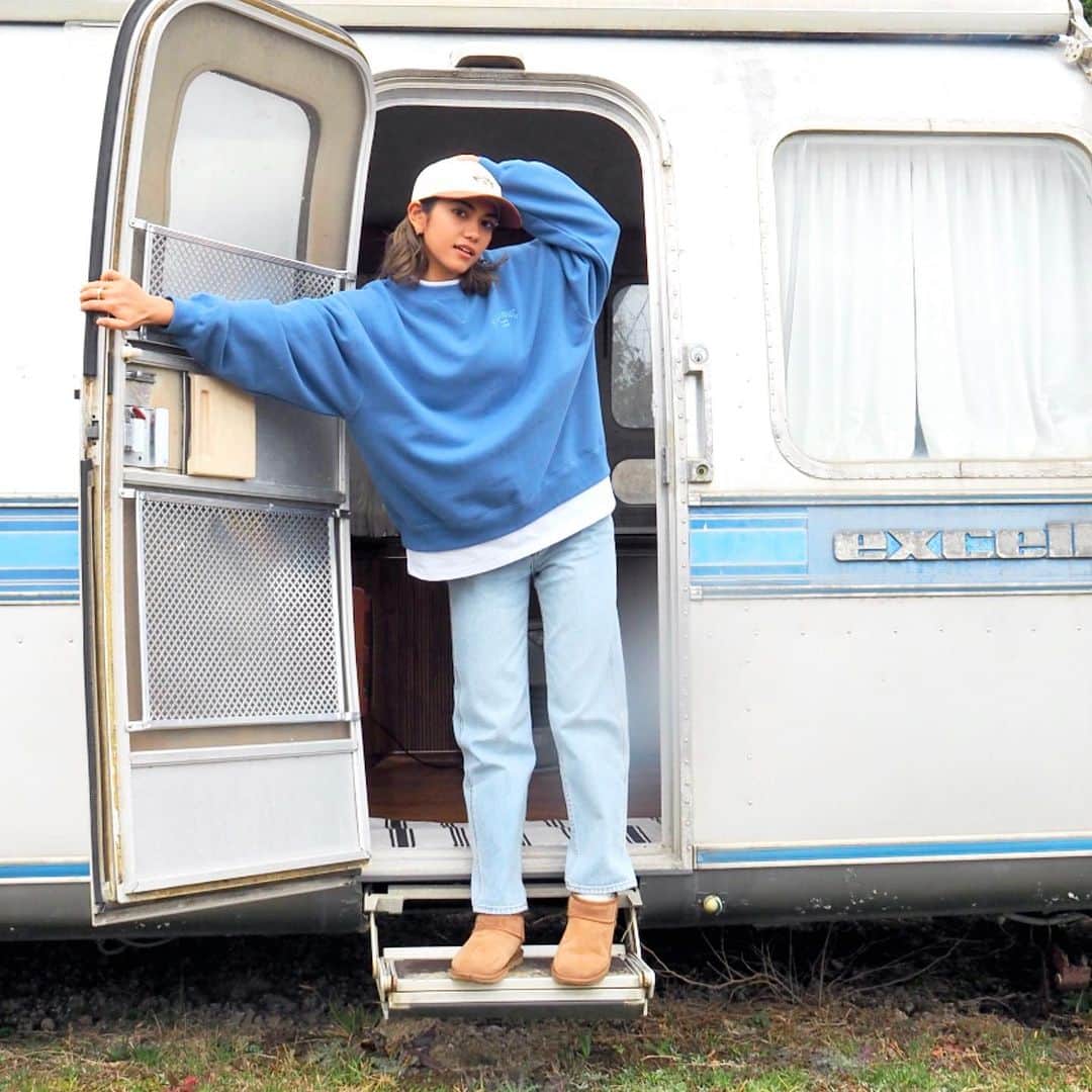 BillabongWomensJapanのインスタグラム：「レイヤード風スウェット、一枚で重ね着しているようなデザインが可愛い」
