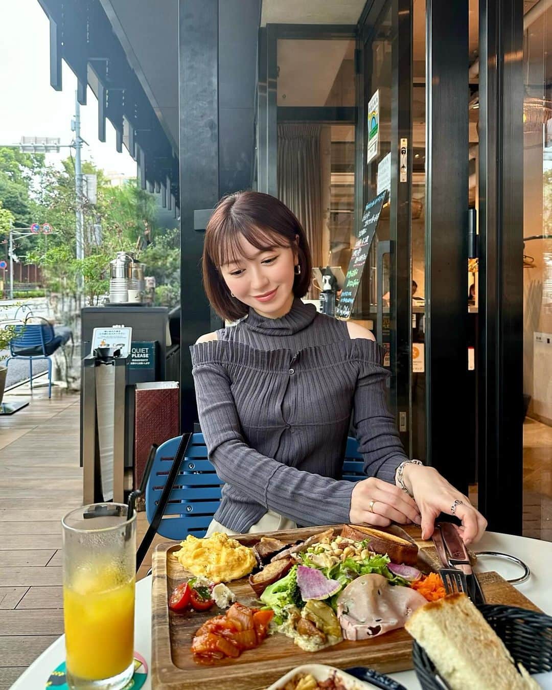 千葉由佳（ちばゆか）さんのインスタグラム写真 - (千葉由佳（ちばゆか）Instagram)「. 🌿🦭🍃  ブランチした日🍽️ @rihka_official の新色を連れて💄」9月28日 21時28分 - chibayuka