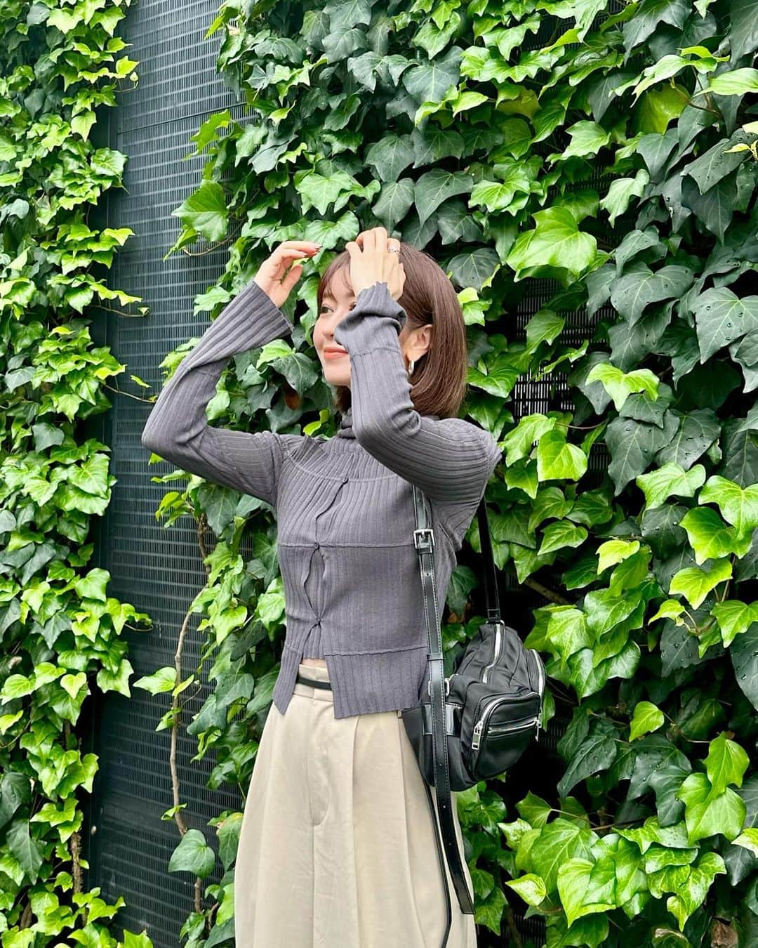 のインスタグラム：「. 🌿🦭🍃  ブランチした日🍽️ @rihka_official の新色を連れて💄」