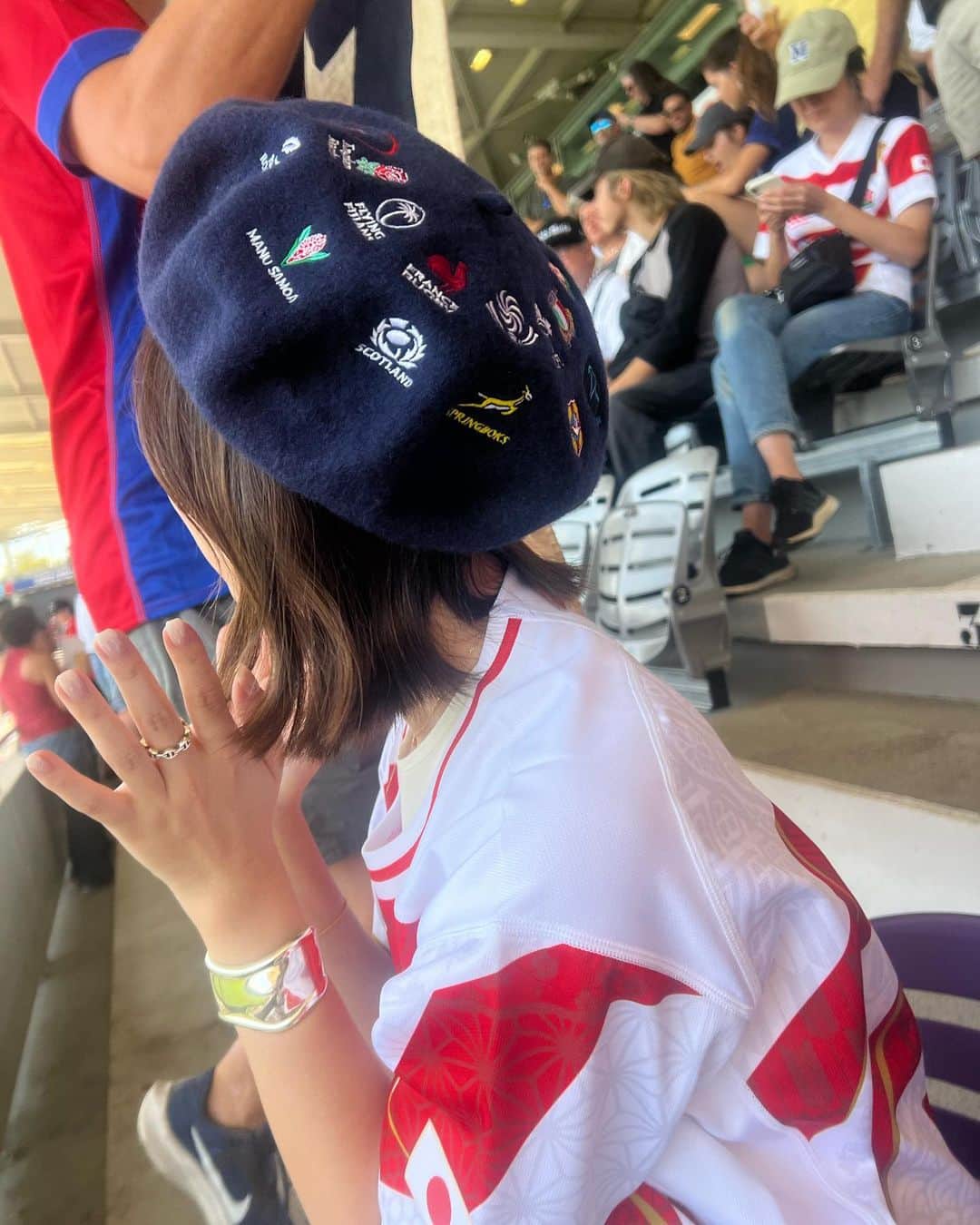 臼井佑奈さんのインスタグラム写真 - (臼井佑奈Instagram)「フランスで売っていた各代表のエンブレムベレー帽🏉❤️🌸 いっぱい写真あるので小出しにしていきます…🇫🇷  #夏休み #RWC2023 #ラグビー #小学校の制服以来のベレー帽 #6年間かぶってたからけっこうしっくりくるわ」9月28日 21時28分 - yuna_usui