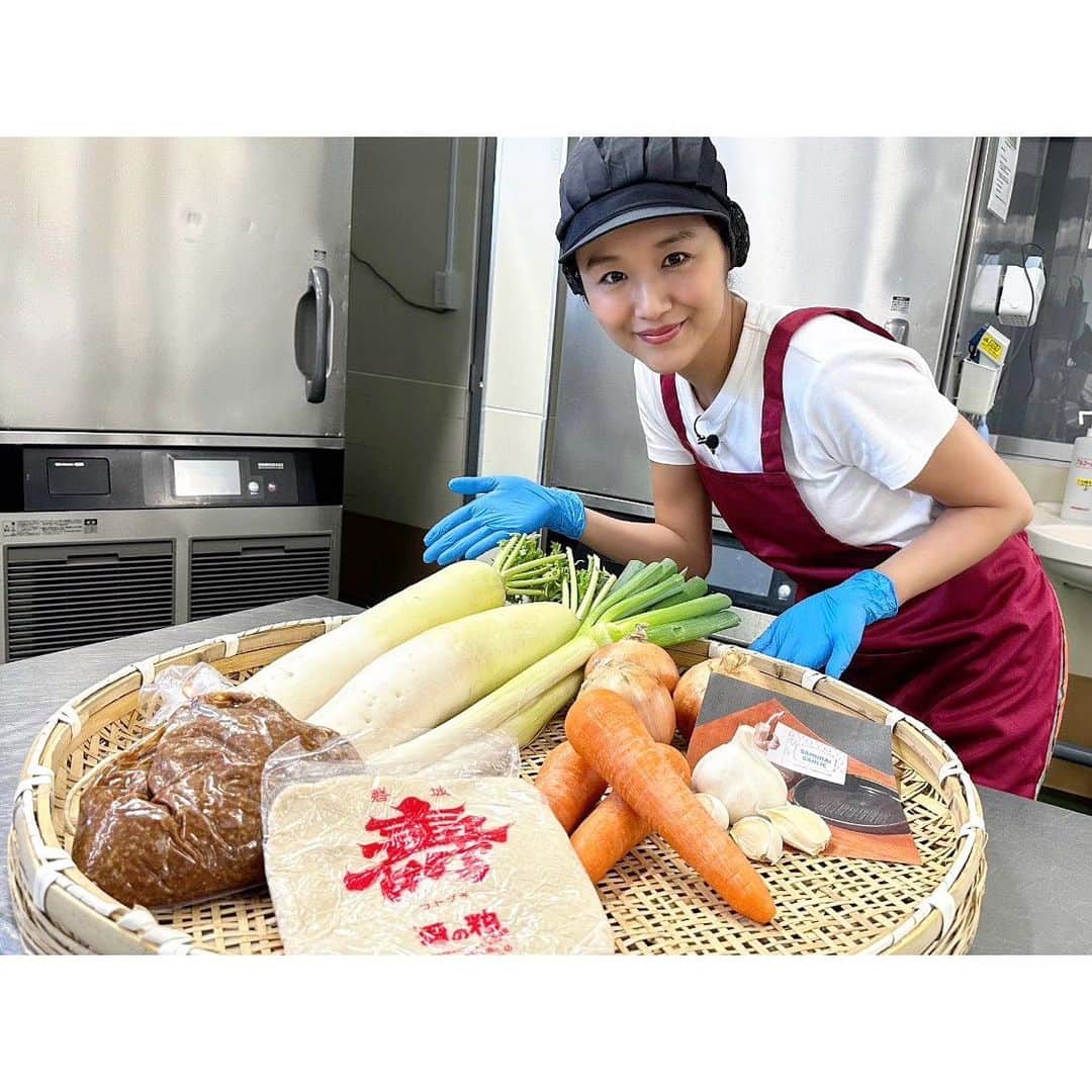 真下玲奈さんのインスタグラム写真 - (真下玲奈Instagram)「【お知らせ】  10/7(土)「ふたばワールド」のウオメシプロデュースの大鍋のPRで神尾佑さんとロケ行っていきました🐟🍚  10/1日)16:25〜の福島中央テレビ 夕方ワイド「ゴジてれ×Sun!」で放送されます。ぜひ見てください。 そしてイベント、お待ちしています💙💙💙  #福島中央テレビ #ゴジてれsun  #永井麻葵 さん #母心 #関あつし さん #ふたばワールド2023 #ふたばワールド #大熊町 #いわき市 #いわき市四倉町  #鳥藤 さん #浪江町 #鈴木酒造店 さん #ウオメシ  #ウオメシおいsea食卓  #伊藤淳史 さん #神尾佑 さん #真下玲奈  #小林幸子 さん #神谷明 さん #中尾隆聖 さん #鈴木文健 さん #FANTASTIC #澤本夏輝 さん #アルコアンドピース」9月28日 21時31分 - r.mashitaaa.221