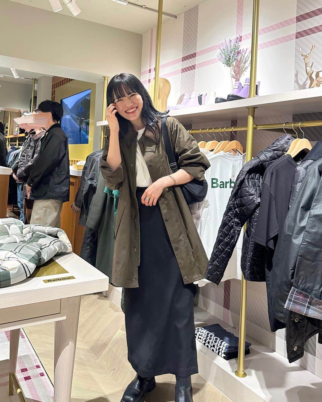 のインスタグラム：「ㅤㅤㅤㅤㅤㅤㅤㅤㅤㅤㅤㅤㅤ ㅤㅤㅤㅤㅤㅤㅤㅤㅤㅤㅤㅤㅤ Barbour代官山店が9/29OPENとのことで レセプションに行ってきました♡ 自前のBarbourを着て♡ ㅤㅤㅤㅤㅤㅤㅤㅤㅤㅤㅤㅤㅤ 代官山店限定の商品があったり ウィメンズ商品も豊富で、 あとペット用品も可愛かった❣️ リワックス体験もここでできる🙆🏻‍♀️✨ ㅤㅤㅤㅤㅤㅤㅤㅤㅤㅤㅤㅤㅤ 世界で40着限定のアイテムの展示も！ ㅤㅤㅤㅤㅤㅤㅤㅤㅤㅤㅤㅤㅤ ぜひ遊びに行ってみてください〜🥰 ㅤㅤㅤㅤㅤㅤㅤㅤㅤㅤㅤㅤㅤ #Barbour #バブアー #バブアー代官山 #PR」