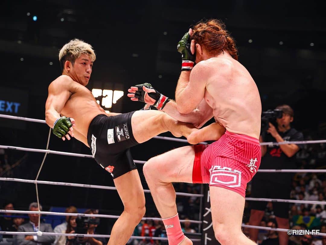 RIZIN FF OFFICIALのインスタグラム：「#RIZIN44 Match,8 "𝐀𝐦𝐞𝐫𝐢𝐜𝐚𝐧 𝐒𝐭𝐞𝐞𝐥 𝐯𝐬 𝐒𝐚𝐦𝐮𝐫𝐚𝐢 𝐒𝐨𝐮𝐥" ----------------  @yosinoriyosinori defeats @alphagingermma by Unanimous Decision.  #rizin #rizinff #mma #fighter」