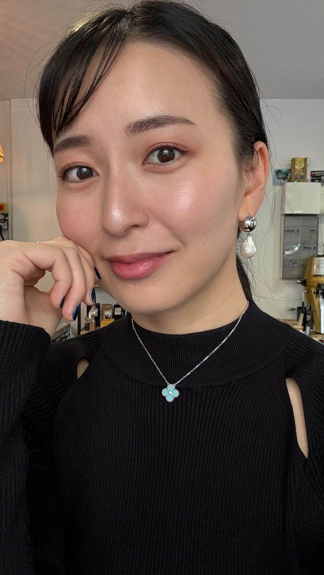岩間恵のインスタグラム：「電波悪くなって強制終了したライブです😇」