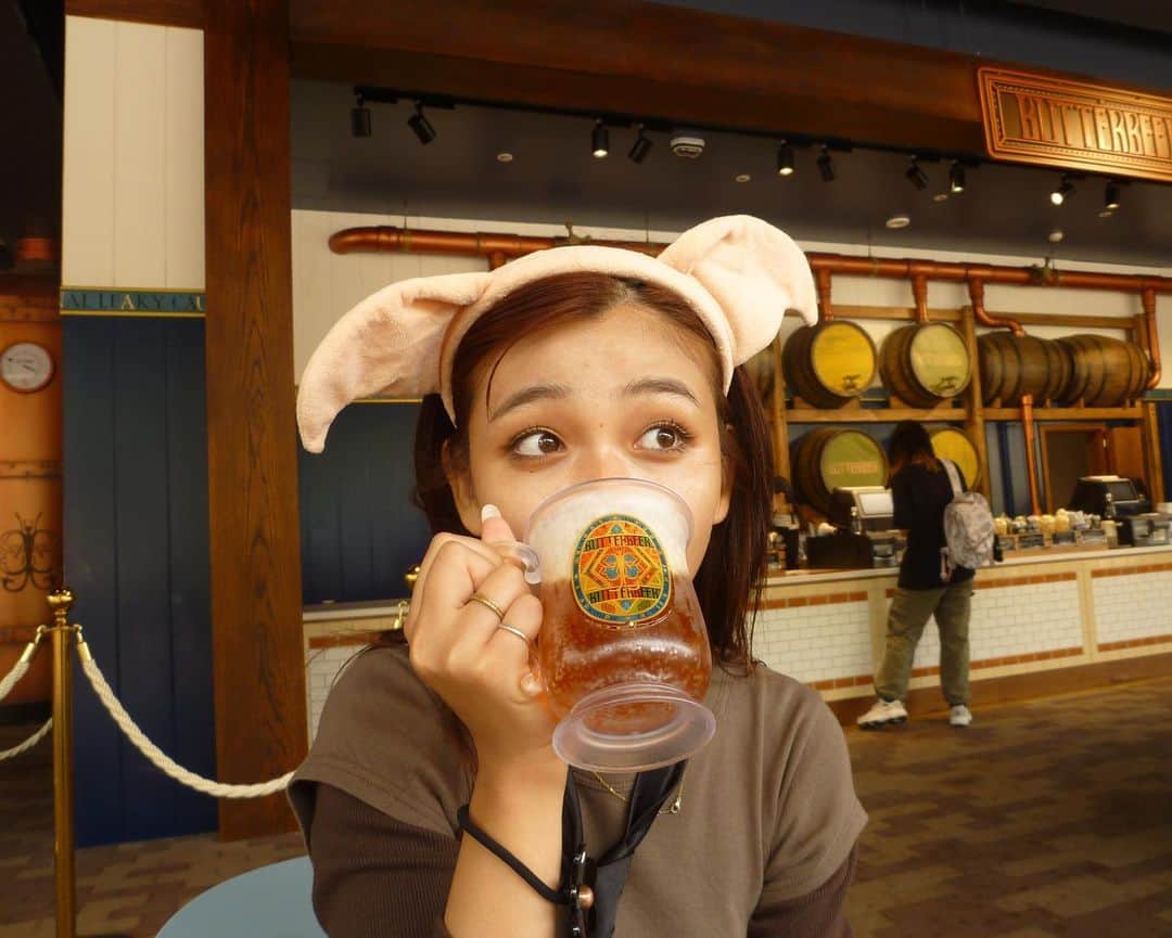 のインスタグラム：「Harry Potter 🧙‍♀️🪄  ご招待いただき初めて#ハリポタツアー へ遊びに行った💖 新エリアとかハロウィン限定のアフターヌーンティーもたのしみました🎃🫖 2までしかみてないから今度は全部見てから行く^_^ お洋服のタグ付けもしたよ！  動画も撮ったから楽しみにしてて〜❕  #ハロウィーン」