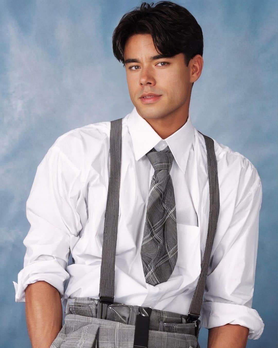 Ethan 佑太 Schellinのインスタグラム：「何枚目がいいですか😂 僕は当然ボクサー😂  #epic #yearbook」