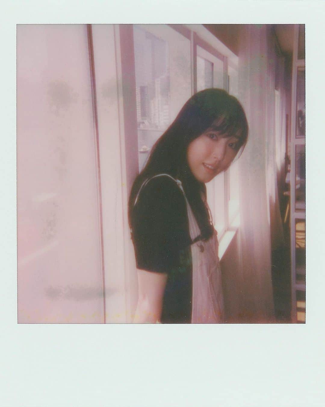 羽賀朱音さんのインスタグラム写真 - (羽賀朱音Instagram)「#ねちんふぃるむ ⁡ ⁡ ⁡ ⁡ 久しぶりの、ポラロイド🎞🫶🏻 ⁡ ⁡ ⁡ ⁡ #film #filmphotography #film_jp #フィルム #フィルムカメラ #ポラロイド #helloproject #morningmusume23 #モーニング娘23 #譜久村聖 さん  #羽賀朱音 #nonnoweb #ふくねちん」9月28日 21時55分 - akane__haga.official