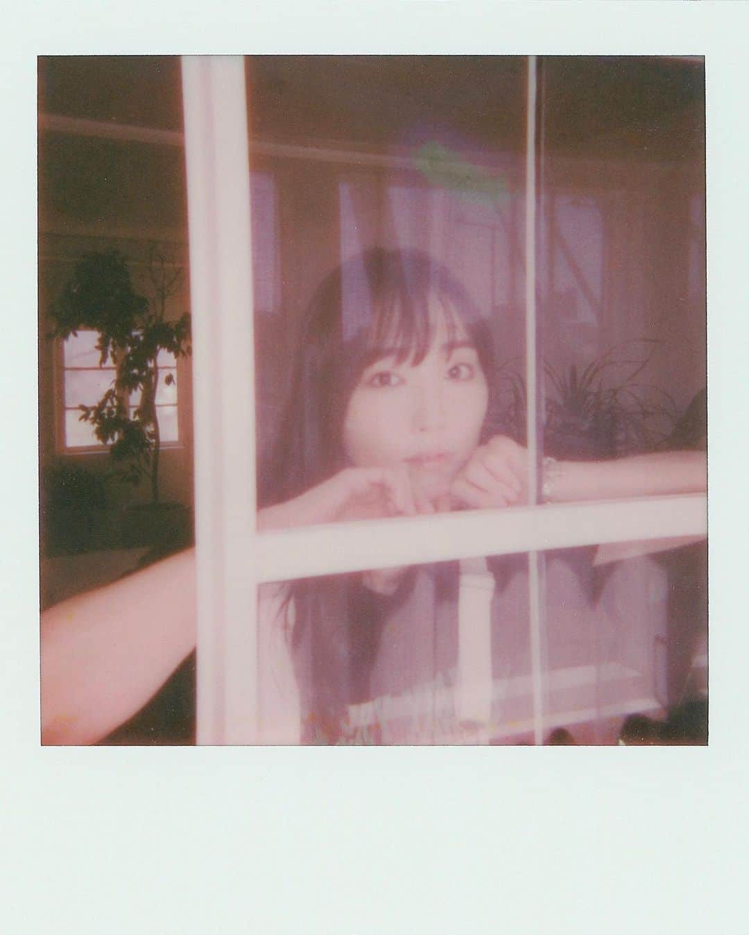 羽賀朱音さんのインスタグラム写真 - (羽賀朱音Instagram)「#ねちんふぃるむ ⁡ ⁡ ⁡ ⁡ 久しぶりの、ポラロイド🎞🫶🏻 ⁡ ⁡ ⁡ ⁡ #film #filmphotography #film_jp #フィルム #フィルムカメラ #ポラロイド #helloproject #morningmusume23 #モーニング娘23 #譜久村聖 さん  #羽賀朱音 #nonnoweb #ふくねちん」9月28日 21時55分 - akane__haga.official