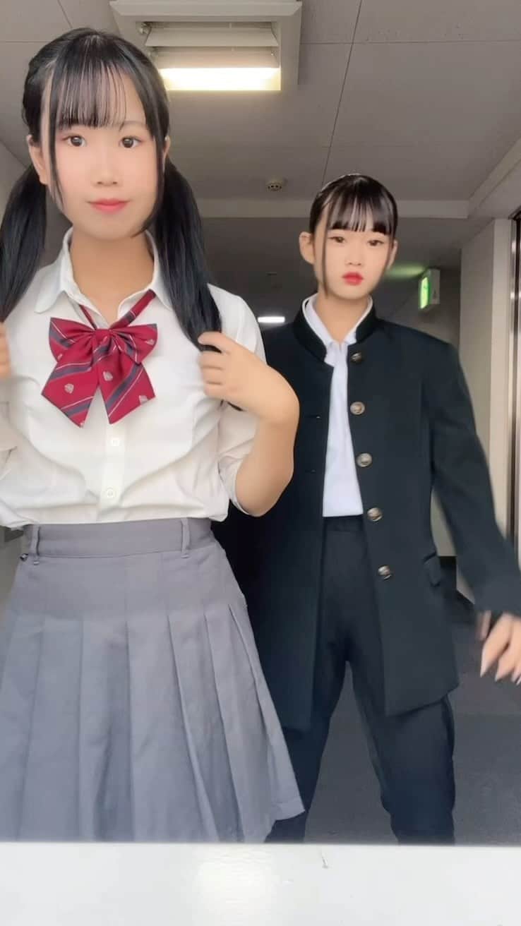 のインスタグラム：「❤️🖤 .  .  .  .  .  .  .  . #アイドル#おーえすけー#松永あいか#姫川かな #08 #制服 #中学生#可愛い#大須#09#14歳#いいねしてほしい#中2#拡散希望#jc#推して#黄緑色担当#大須商店街」