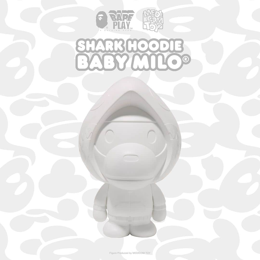 ア ベイシング エイプのインスタグラム：「BAPE®︎ and MEDICOM TOY have collaborated on many occasions and this time they have come up with a statue of BABY MILO®︎ wearing the Shark Hoodie made by VCD (Vinyl Collective Dolls). The collaboration statue is finished in a monochromatic white color that blends in easily with any interior.   This highly anticipated item will be available at authorized A BATHING APE® stores and BAPE.COM on Saturday, September 30, 2023  @medicom_toy  #bape #babymilo #medicomtoy」