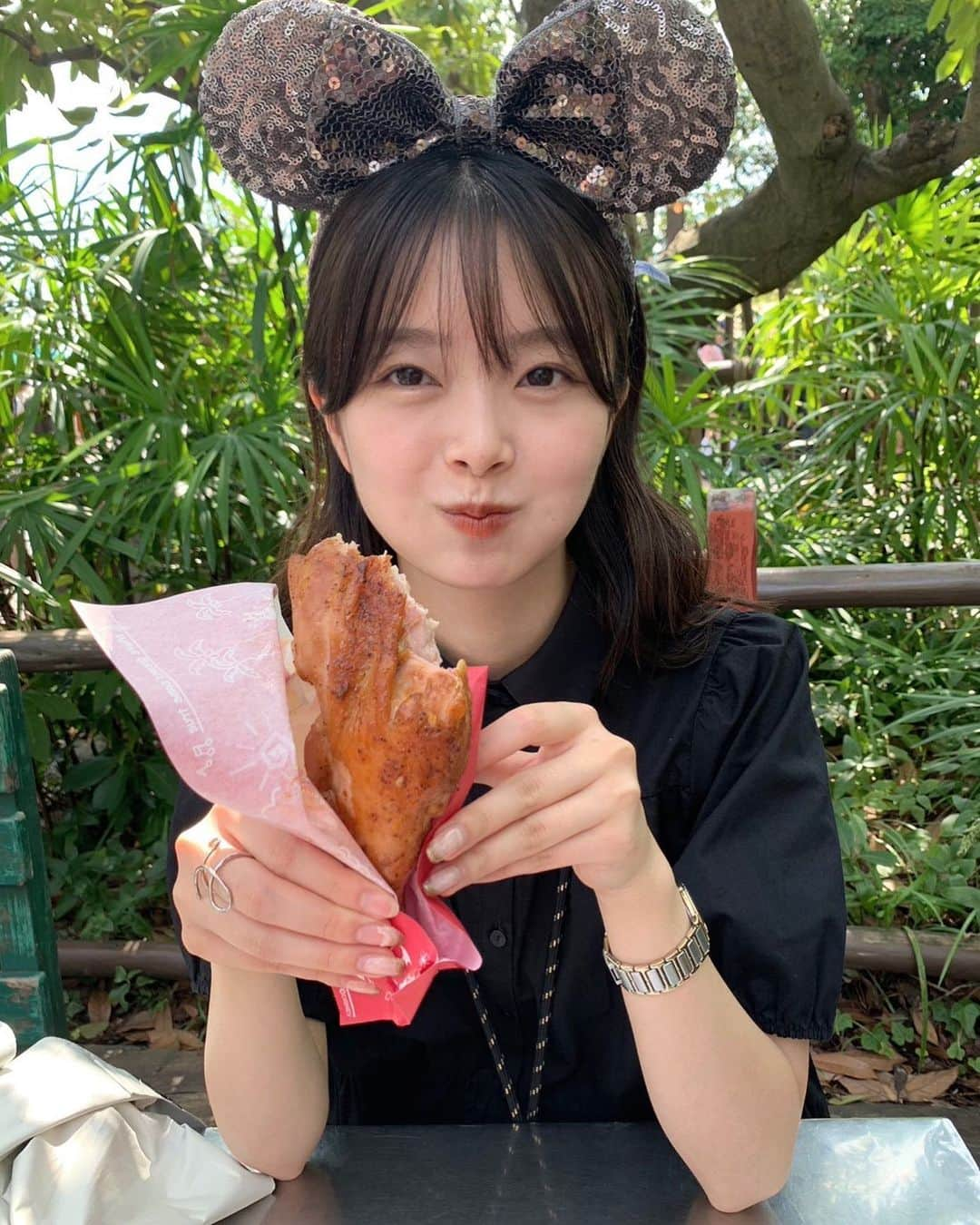 五島百花さんのインスタグラム写真 - (五島百花Instagram)「. ディズニー行ったら絶対ターキー食べる！  #ディズニー#ディズニーコーデ」9月28日 22時01分 - momokagoshima