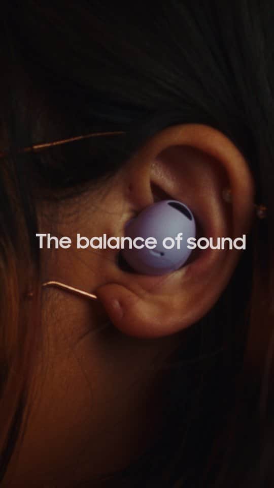 Samsung Mobileのインスタグラム：「With the #GalaxyBuds2Pro, feel more balance and discover music as it’s meant to be.  Find out how the 24-bit wireless Hi-Fi and two-way speakers on the Galaxy Buds2 Pro help DJ, producer and singer-songwriter @kraejiyaeji hear her songs in a whole new light.  Learn more: samsung.com」