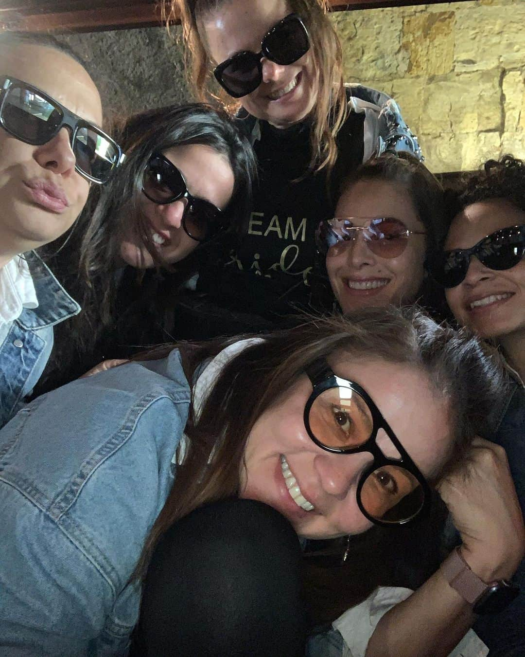 Ligia Hernandezさんのインスタグラム写真 - (Ligia HernandezInstagram)「Recuerdo de las fotos grupales más 😎 de nuestro viaje 💃💃💃💃💃💃 Las quiero ❤️  . . . . . . . #despedidasoltera #praga #amigas #tbt」9月28日 22時04分 - ligiahernandezoficial