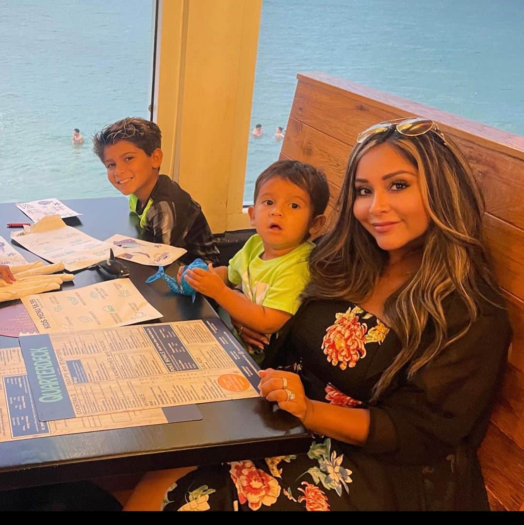 のインスタグラム：「I LOVE MY BOYS! 💙 always keeping me on my toes! Im so blessed to be your mommy! I LOVE YOU more than you’ll ever know! #happynationalsonsday」