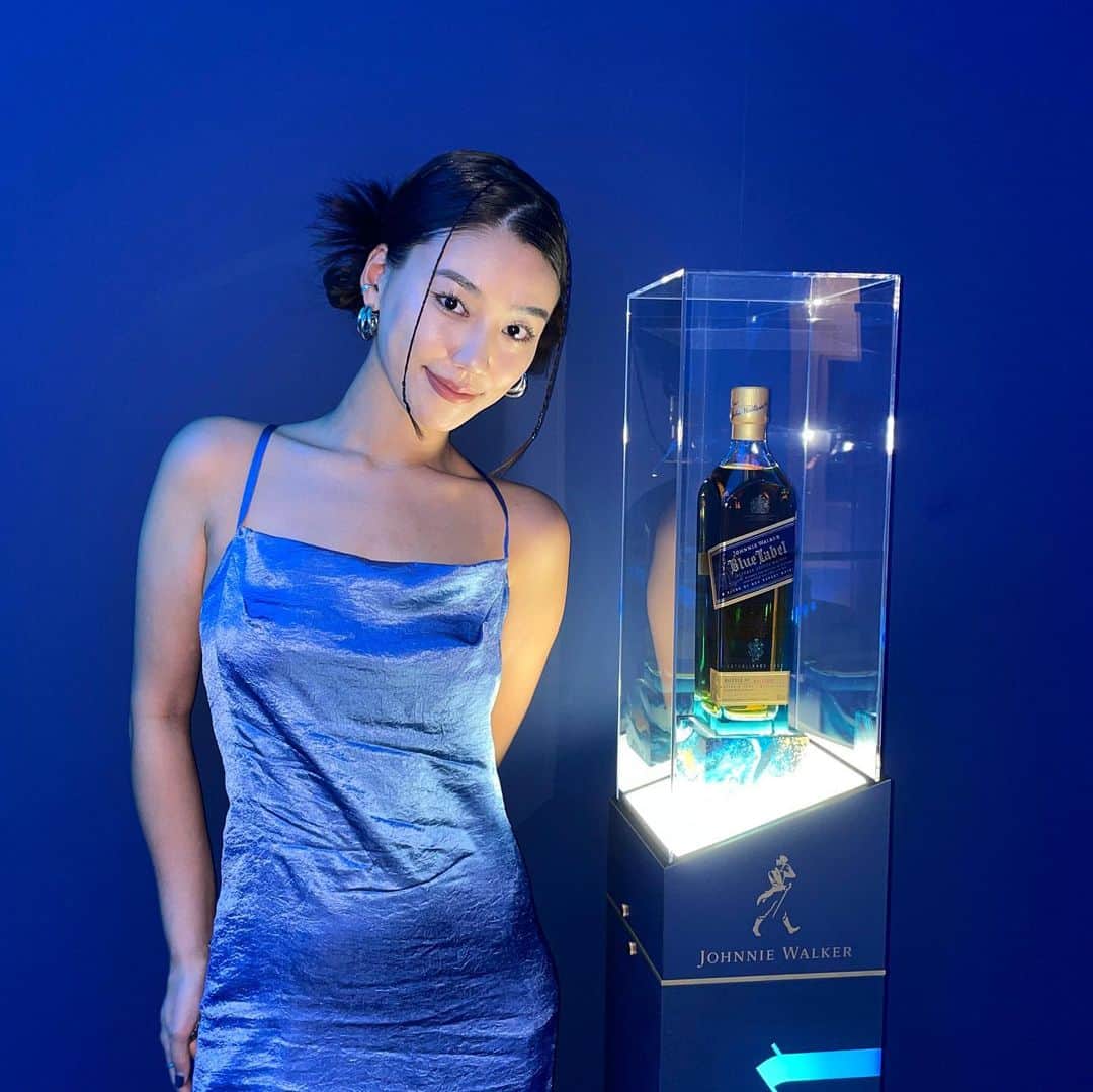松本優のインスタグラム：「#PR #ジョニーウォーカーブルーラベル  @johnniewalkerjapan 🩵🥃  ブルーラベルがかっこよくて、大人気分🫶🏾  空間も音も素敵でした✨」