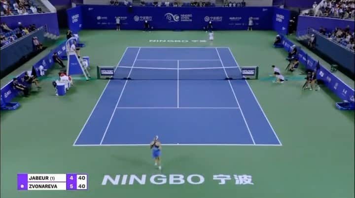 オンスジャブールのインスタグラム：「Tweenering my way into the semis 🏄‍♀️」
