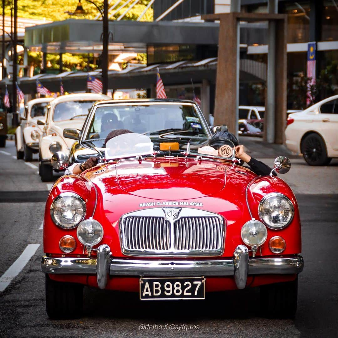 Wak Doyokさんのインスタグラム写真 - (Wak DoyokInstagram)「Jumpa next year guys di Distinguished Gentleman Drive 2024 @gentlemansdrive 🫡 #distinguisedgentlemansride #TakPanaske #AkuYangPakaikoYangPanas #KodahKenapa #WegWak #WakDoyok #LegasiWakDoyok #WDLifeStyle #WakDoyokFC #BeardedGentlemen #Sedagher #MensWear #Fashion #MensFashionReview #StreetFashion #Dapper #Ootd #MensFashionPost #TheMenClub #MenWithClass #Details #Sartorialist #Pittiuomo #Class #British #Usa」9月28日 22時09分 - wakdoyok