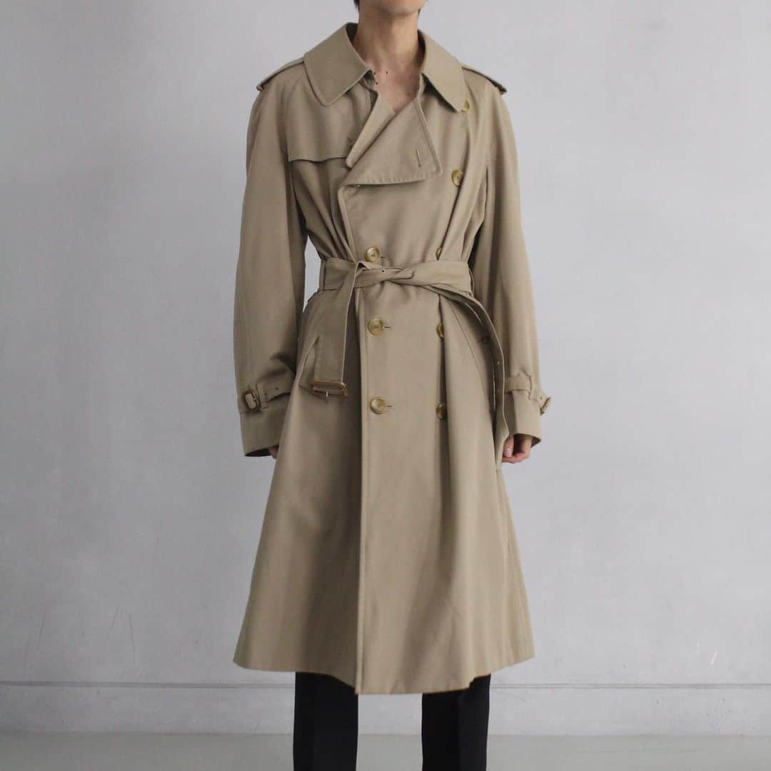 SANKAKUのインスタグラム：「. Brand trench coat 着用モデル:174cm - - - - - 王道にしてモード。 この状態で見れるのは貴重！ あのチェックもかっこいいですね！ - - - - -  高円寺OTSUで15年培った経験を活かし、新形態でより都会的でクリーンなアイテムを提案致します。1点,1点をセレクトとし、古き良き物を現代に落とし込む高感度な古着屋です。  "OTSU TOKYO"ならではの洗練されたアイテムをたっぷりご用意しております。メンズ,レディース,幅広い年齢層に楽しんで頂けるお店になってるかと思います。 是非ご来店お待ちしております☺︎  - - - - - #古着屋 #下北沢 #デザイナーズ古着」