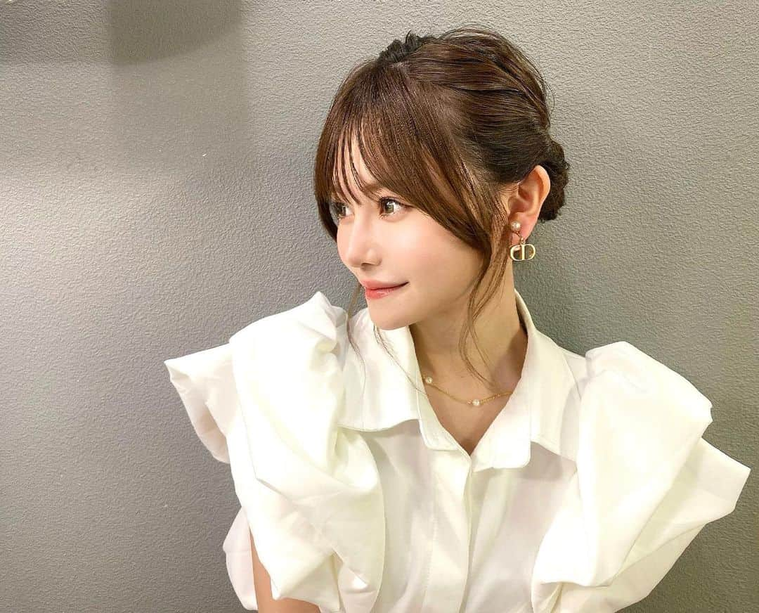 込山榛香のインスタグラム：「パールのアクセサリーって可愛いですよね♡」