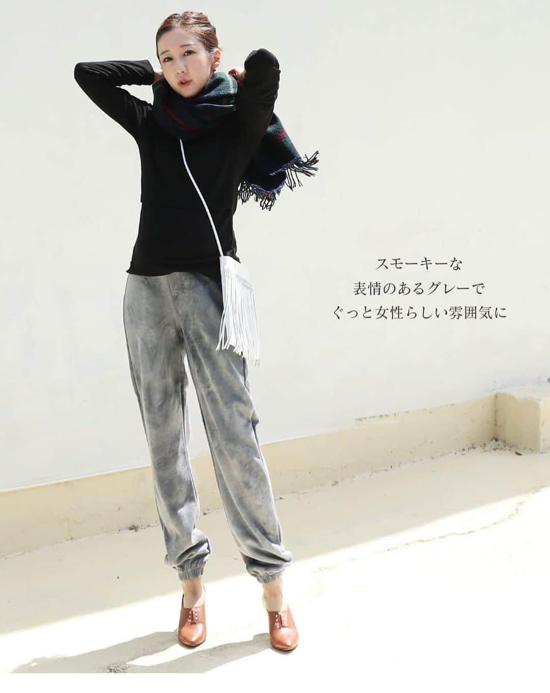 授乳服とマタニティ服ミルクティーさんのインスタグラム写真 - (授乳服とマタニティ服ミルクティーInstagram)「本当に楽ちんな穿き心地✨ 季節のニュアンスコーデに最適な 大人のムラ染めマタニティパンツ🤍  ナチュラル感のあるムラ染めが、大人の雰囲気いっぱいのマタニティ対応産前産後パンツです。  ほどよく明るいベージュ＆グレーカラーがこなれた雰囲気を演出してくれます。  ほどよくゆるっとした女性らしさいっぱいのシルエットも素敵💓  ほっこりした温かみのある素材感もポイントです😊✨  Milk tea公式アカウント @milktea_junyufuku  プロフィールリンク🔗から ご覧いただけます🤍」9月28日 22時32分 - milktea_junyufuku