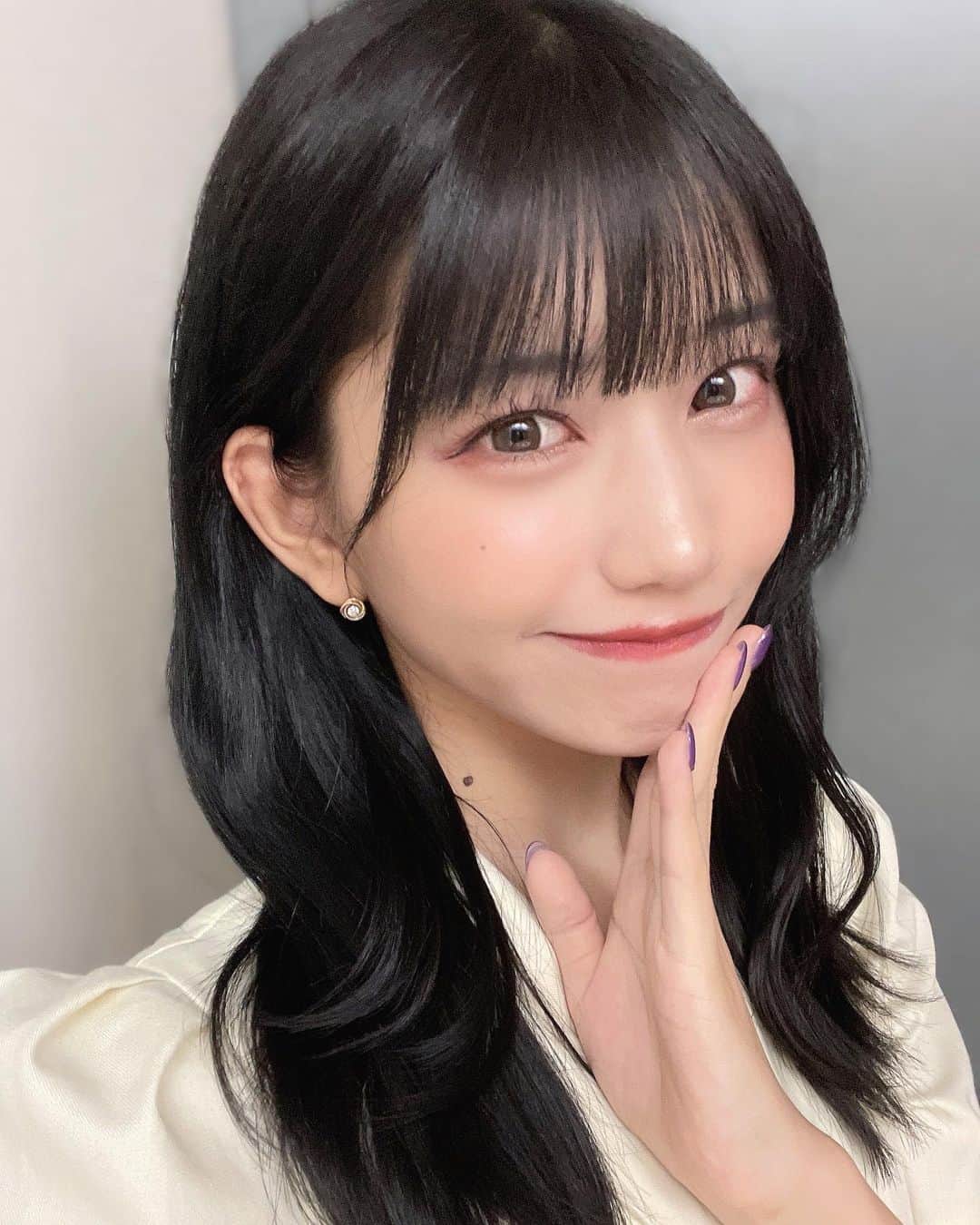 のインスタグラム：「髪暗くしました〜！  サラッさら！🫶🫶 ブルベになりたい。」