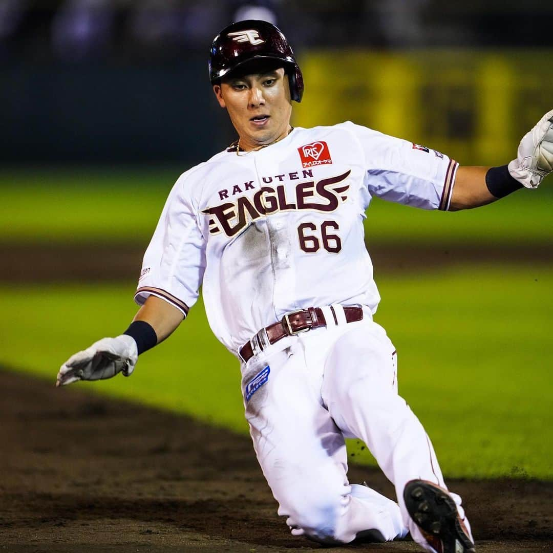 東北楽天ゴールデンイーグルスさんのインスタグラム写真 - (東北楽天ゴールデンイーグルスInstagram)「⚾️  ⚾️E 9-5 B⚾️  1点ビハインドの8回に6安打5得点の猛攻で逆転勝利‼️‼️ 岡島選手が同点タイムリー👍🏼辰己選手は勝ち越し犠牲フライ🌈 そして小郷選手が3安打3打点と守備でもファインプレー🦅 鈴木大地選手が2回に5号ソロ🔥小深田選手は3安打1盗塁🎂 さらに浅村選手と村林選手が2安打1打点👏🏼👏🏼 投げては2番手の内選手が3回無失点のナイスピッチング💯 8回を無失点に抑えた安樂選手が3勝目✨✨ 4点差の9回は松井裕樹選手がしっかり三者凡退👌🏼 そしてレギュラーシーズンのホームゲームは残り3試合🏟️🙌🏼  #鷲が掴む #rakuteneagles #辰己涼介  #岡島豪郎 #安樂智大  #内星龍  #松井裕樹 #鈴木大地 #小郷裕哉  #小深田大翔  #浅村栄斗 #太田光 #村林一輝」9月28日 22時40分 - rakuten_eagles