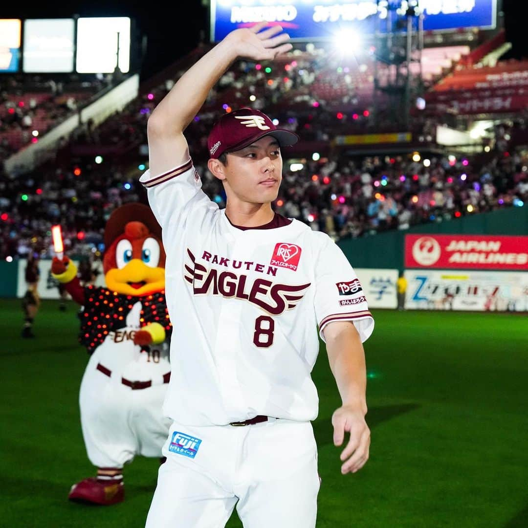 東北楽天ゴールデンイーグルスさんのインスタグラム写真 - (東北楽天ゴールデンイーグルスInstagram)「⚾️  ⚾️E 9-5 B⚾️  1点ビハインドの8回に6安打5得点の猛攻で逆転勝利‼️‼️ 岡島選手が同点タイムリー👍🏼辰己選手は勝ち越し犠牲フライ🌈 そして小郷選手が3安打3打点と守備でもファインプレー🦅 鈴木大地選手が2回に5号ソロ🔥小深田選手は3安打1盗塁🎂 さらに浅村選手と村林選手が2安打1打点👏🏼👏🏼 投げては2番手の内選手が3回無失点のナイスピッチング💯 8回を無失点に抑えた安樂選手が3勝目✨✨ 4点差の9回は松井裕樹選手がしっかり三者凡退👌🏼 そしてレギュラーシーズンのホームゲームは残り3試合🏟️🙌🏼  #鷲が掴む #rakuteneagles #辰己涼介  #岡島豪郎 #安樂智大  #内星龍  #松井裕樹 #鈴木大地 #小郷裕哉  #小深田大翔  #浅村栄斗 #太田光 #村林一輝」9月28日 22時40分 - rakuten_eagles