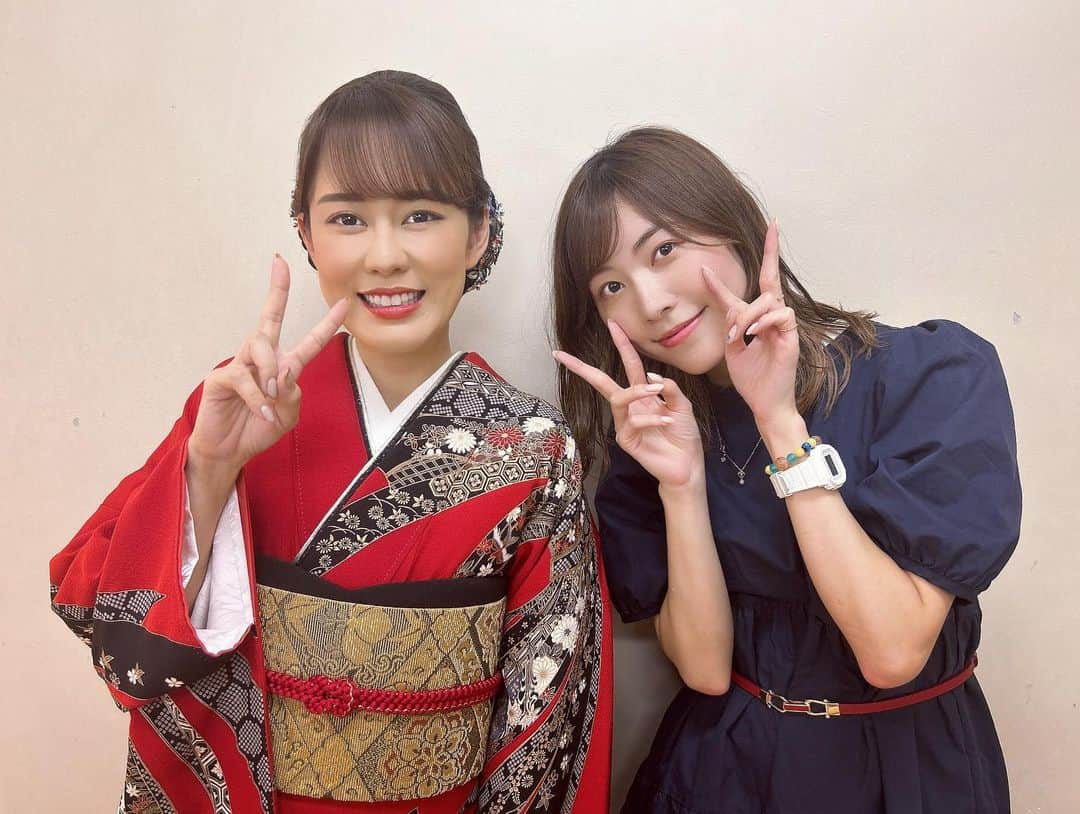 松井珠理奈さんのインスタグラム写真 - (松井珠理奈Instagram)「丘みどりさんの名古屋コンサートにお邪魔しました☺️💚 客席からたくさんみどりコールをさせていただきましたよ🫶🏻✨  もうね…語り出したら止まらないくらい興奮しております🥹❤️  ステージでみどりさんが私のお話もしてくださってとっても嬉しかったです🥹 本当にありがとうございました‼️  お着物も素敵なのですが👘 可愛い衣装を着て歌われていたみどりさんの姿にきゅんきゅんしちゃいました👗💓  今回たくさんの刺激をいただき、たくさんお勉強をさせていただきました✨  私もいつかまた歌を歌いたいという夢がより大きくなりましたよ🎤❤️  頑張るぞ🥹  ちなみに3枚目の写真のお花は「椿姫咲いた」のジャケット写真をイメージしていつもお世話になっているめぐみこさんに作っていただきました💐❤️  あぁやっぱり地元は落ち着くね〜🫶🏻  今の私があるのは、 帰ってくる場所🏠 味方がたくさんいる地元の存在があるからです✨  東海地方に恩返しできるよう 感謝の気持ちを込めてこれからも生きていきたいと思います❤️  すみません💦 愛が溢れて長くなりました🥹 知るを愛する、 愛を知る愛知に生まれて幸せです❤️ 　 #丘みどり さん #名古屋  #愛知  #aichi  #nagoya  #コンサート  #着物」9月28日 22時32分 - jurinamatsui3