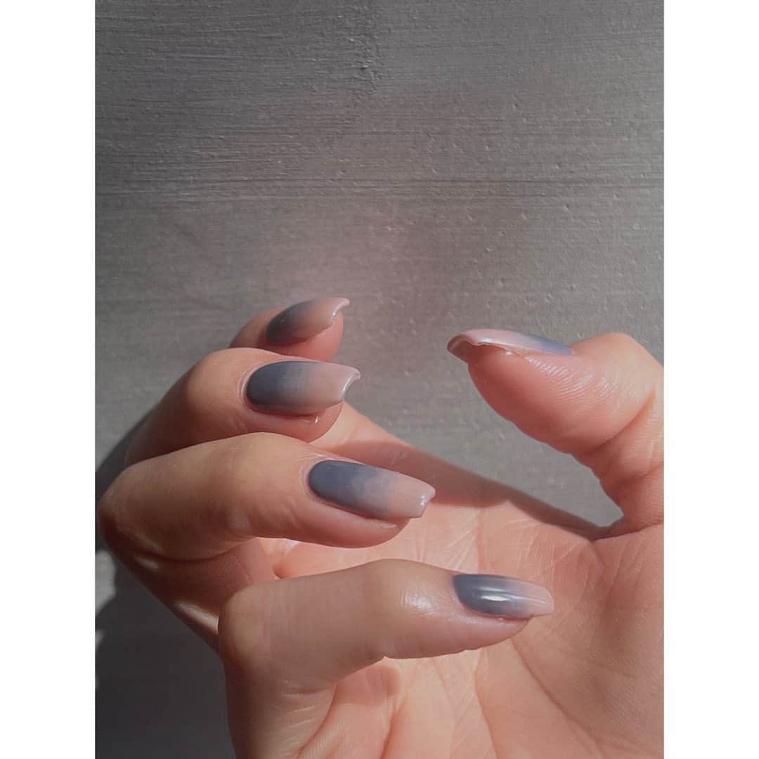 濱田杏奈のインスタグラム：「new nail 🐚 今回も最高だょ🫰🏻」
