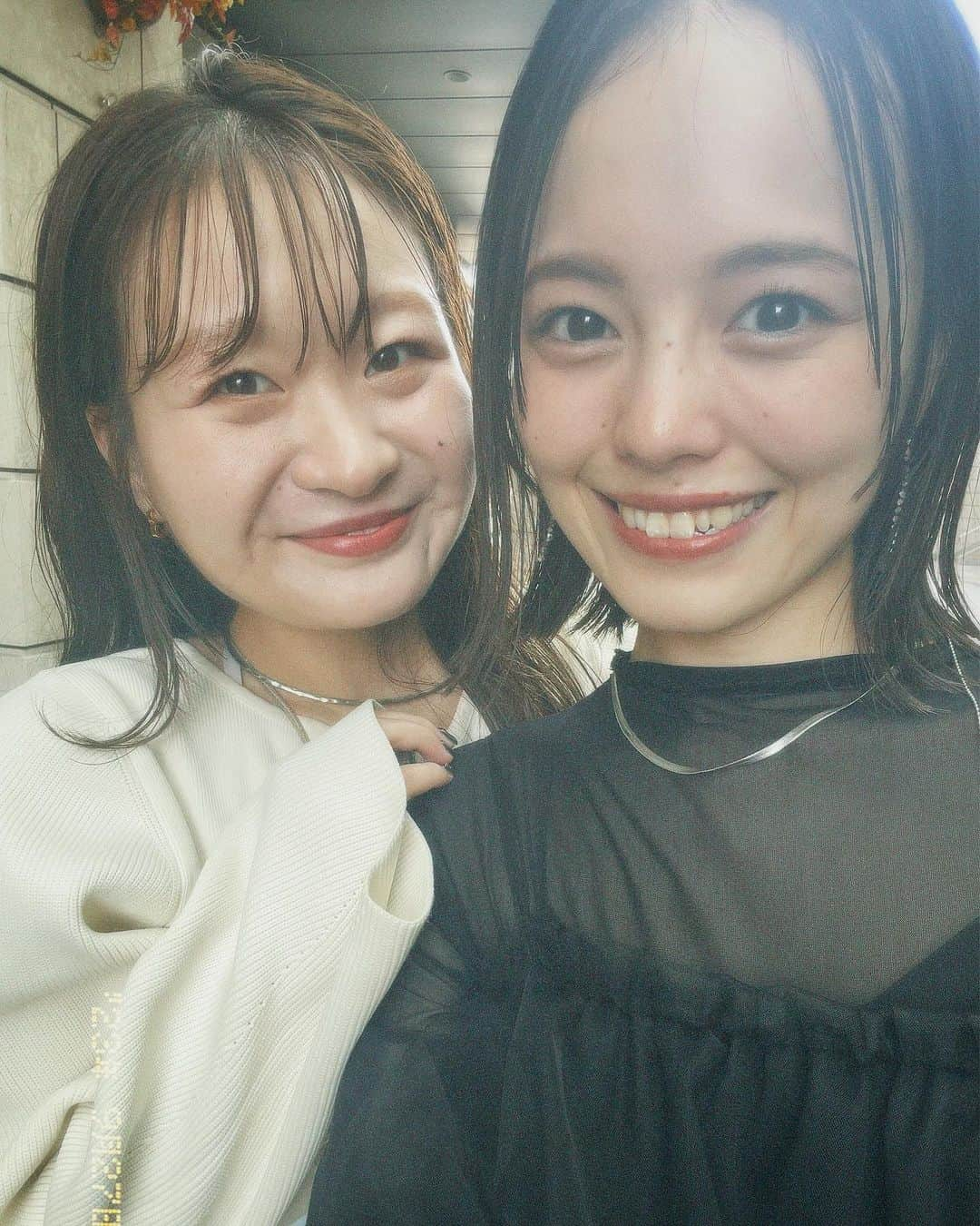 森川小百合さんのインスタグラム写真 - (森川小百合Instagram)「🫶🏻🫶🏻🫶🏻  にむちゃんとゆっくりdayしました♡ @__misa__03   朝活っていいな、、  そしていよいよ明日ペリエ千葉ニューオープン！  お客様にお会いできるのが楽しみです♥️♥️  みんなでお待ちしております！  コーデの詳細はまた別の機会に♡ 【保存してね🥰】  .   #mystic#mystic_2023ss#mystic_mystyle#コーディネート#ワンピースコーデ#ワンピ#秋#秋服#夏服#ワンピース#ジャケット#ジャケットコーデ#ミニスカ#スカート#スカパン#デート#デート服#おでかけ#おでかけコーデ#163cm#163cmコーデ#骨格ウェーブ #骨格ナチュラル#骨格ウェーブ#ニット#ニットコーディネート#秋#冬#原宿#表参道#スタバ#スターバックス」9月28日 22時35分 - lily.s_y