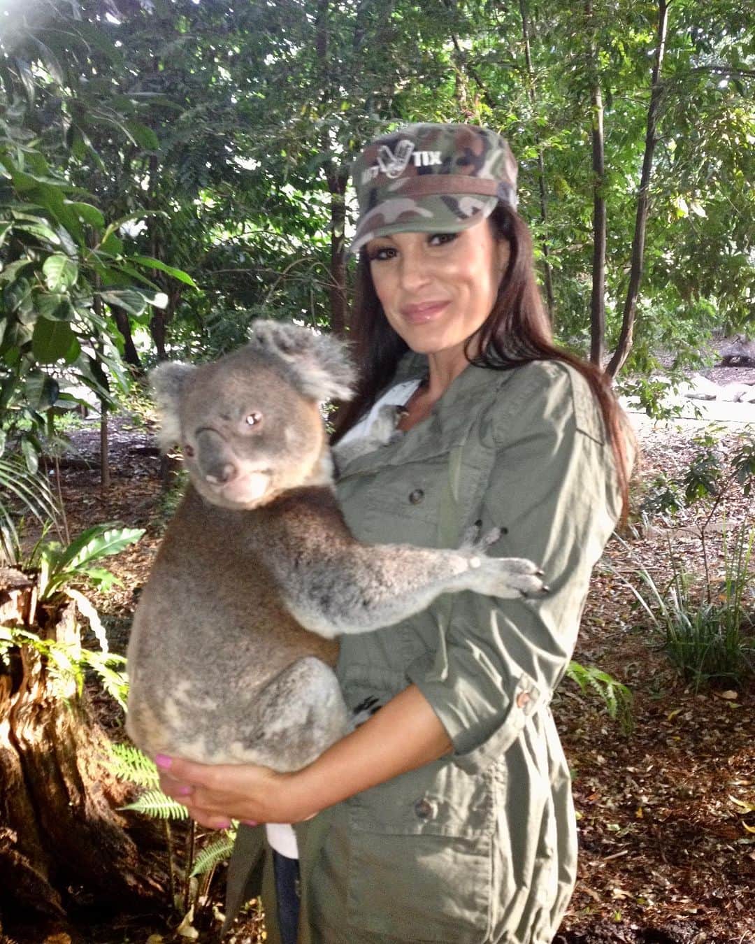 リサ・アンさんのインスタグラム写真 - (リサ・アンInstagram)「#throwbackthursday Australia   Time to hang with the koala’s 🐨 feed the kangaroos and take selfies with them and YOU! I’ll see you November 10,11,12 @sexpoaustralia Melbourne!   #tbt #koala #kangaroo #australia #sexpo #melbourne #thereallisaann」9月28日 22時36分 - thereallisaann