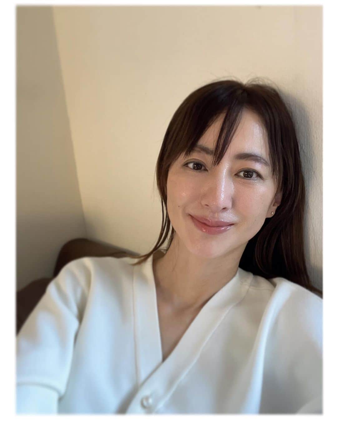 前田ゆかさんのインスタグラム写真 - (前田ゆかInstagram)「今日は#書道 の お稽古。  来年開催される書展の 作品に取りかかり始めました。  複雑な文字を理解して読む事から、 出会った事のない文字を用いてある時もあり、読んで把握して書きながら意味を知る。 この数ヶ月は思いを巡らせて…書きます。  あ！そういうば、 夏の試験は無事に昇段しました〜 ♪  #書道 #昇段試験  #コツコツ #一歩ずつ  #書展」9月28日 22時37分 - maeyuka