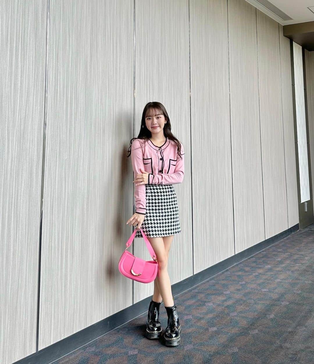 河野まひるさんのインスタグラム写真 - (河野まひるInstagram)「@shein_japan でBarbieコーデ🩵3️⃣🩷  商品ID↓ tops : 12366738 skirt : 5906342 bag : 12531597  クーポンコード: mahiru （9月末日まで、お買い上げ金額1～5,999円まではセール価格より15%OFF、6,000円以上は20%OFFが適用されるよ。）  #SHEINforAll #ad  #jk#jk3#ljkブランド#jkの素敵な思い出#高校生#高3#hair#ファッション#オシャレ#コーデ#fashion#code#河野まひる#まひるコーデ#shein#Barbie#barbiestyle#バービーファッション#バービーコーデ#バービー人形#ピンクコーデ」9月28日 22時37分 - mahiru_kouno