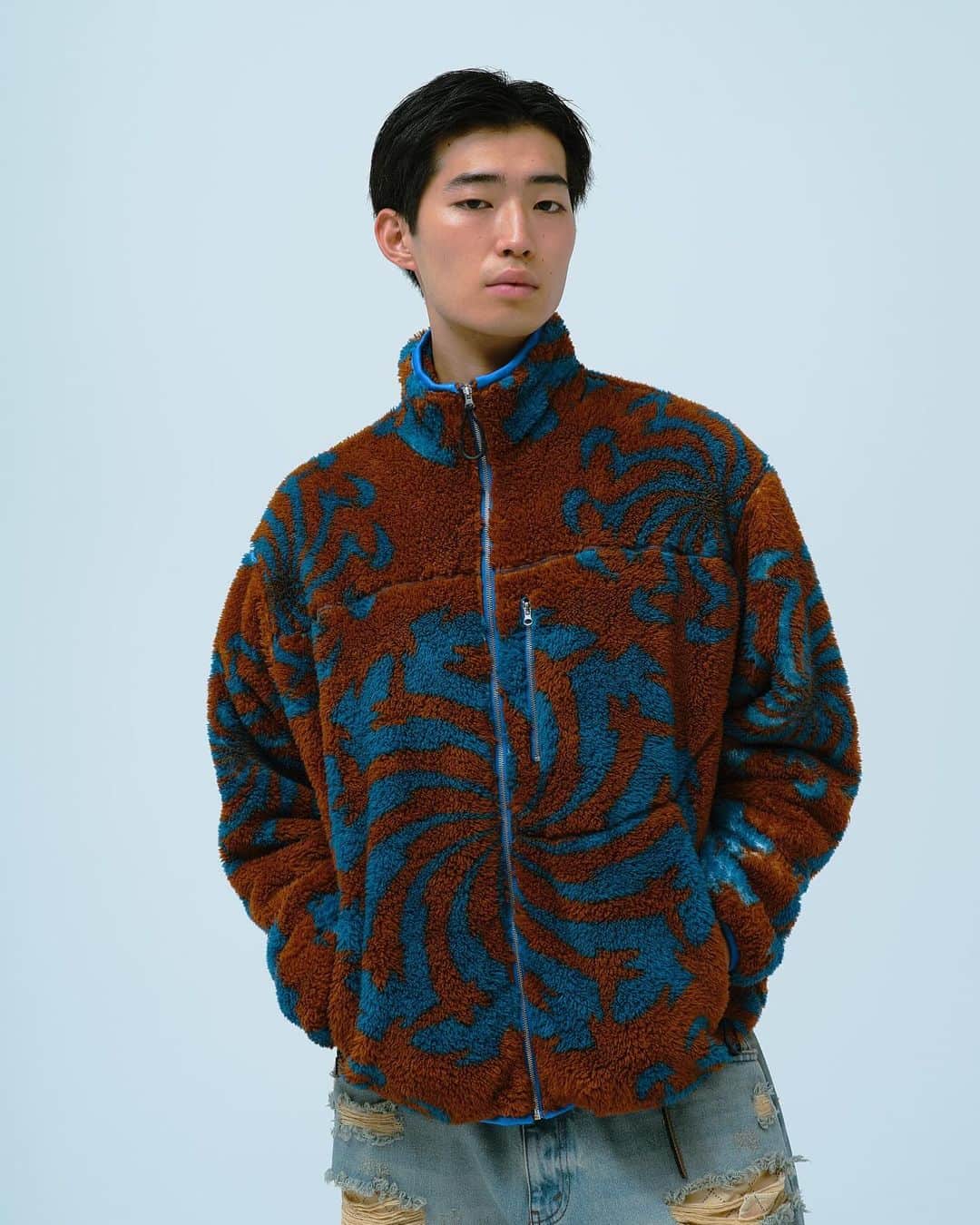 FLAGSTUFFのインスタグラム：「F-LAGSTUF-F 2023AW Collection  •23AW-FS-05"SCREW" FLEECE JACKET  •23AW-FS-17 DENIM BORO BAGGIE PANTS  Photographer : @kyohei34  Model :  @sota_yamagami」