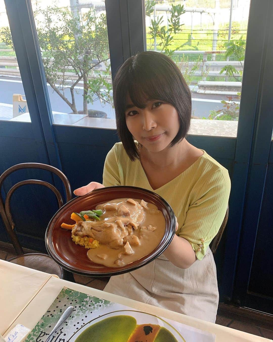 西村禮さんのインスタグラム写真 - (西村禮Instagram)「本日、夕刊フジの取材でした！ とても素敵なフレンチレストラン☺️  なんと、シェフのお父様が夕刊フジの読者ということで、 私の連載をご存知でした！うれしい💕  お料理はどれもトロける美味しさで… 筆が乗りそうです✨  🖌️掲載日 10/6（金）10/13（金）  #夕刊フジ #zakzak #連載 #コラム #ミス夕刊フジ子 #西村禮」9月28日 22時39分 - nishimura_rei