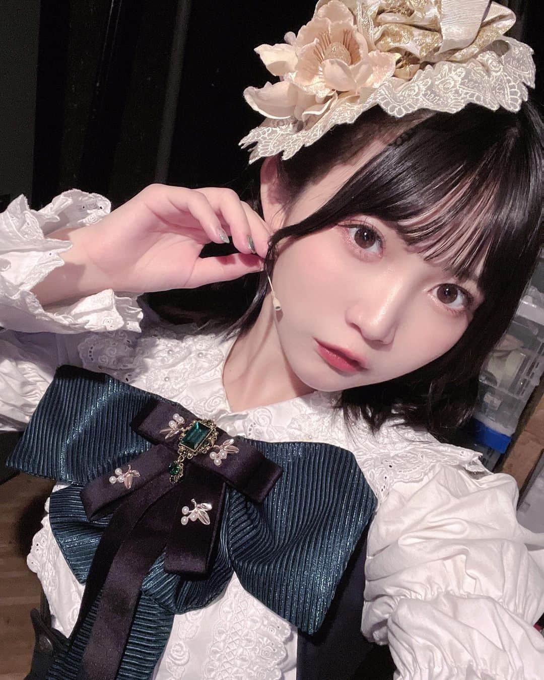 のインスタグラム：「🥀 . 歌って踊ってお芝居します  女王ステシリーズ 舞台『星よ女王に墜つ』 ルイーズ役で出演します！  「誰も救われない、誰も報われない物語」をテーマに、血塗られた実在の悲劇をモチーフにした女王ステ。 今回は17世紀フランスの悲劇です。  心からおすすめできる作品😌  はじめて、お芝居しながら歌うのでマイク付けるのが嬉しくなっちゃった🥰  ルイーズの衣装本当に可愛いの💚  グッズも豊富なのでチェックしてね！ 私はArkチームです！お間違えなく！  ■上演タイムテーブル 9月30日(土) 18時(Ark)● 10月1日(日) 13時(Ark)● 18時(Ark)● 10月2日(月) 19時(Coffin)● 10月3日(火) 19時(Coffin)▲ 10月4日(水) 休演日 10月5日(木) 13時(Coffin)● 18時(Ark)●　 10月6日(金) 19時(Coffin)▲ 10月7日(土) 13時(Ark)▲ 18時(Ark)▲ 10月8日(日) 12時(Coffin)▲ 16時30分(Coffin)  場所：六行会ホール  ハイライトからチケットページ飛んでね！お待ちしています🥀」