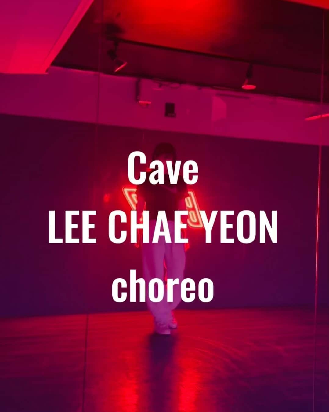 CHISATOのインスタグラム：「💃choreo me💃  ♪.Cave / @chaestival_   #punking #dance #choreography #Cave #leechaeyeon #kpop」