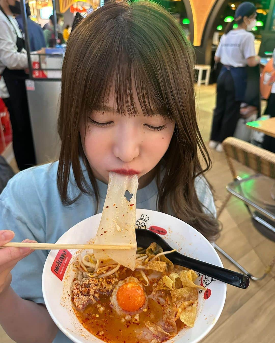 もえのあずきさんのインスタグラム写真 - (もえのあずきInstagram)「タイのバンコクでトムヤムヌードル🍜 麺がめっちゃ太くてぷるぷるもちもち🤤 #タイ旅行 #もえあず#もえあず旅#大食い#激辛ラーメン #タイ料理」9月28日 22時46分 - moeazukitty