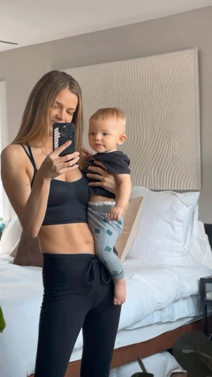 ダニエル・クヌッドソンのインスタグラム：「Try today for 🆓FREE🆓 LINK IN BIO  @levelupbydk 🔥 PROUD of MY body! 🤰🏼♥️👼🏼 I’m 36 years old 9 months postpartum. The fastest way to loose weight is DIET🙌🏼 With nutrition guides and meal prepping and light workouts 1-3 times a week with @levelupbydk  I  am getting ny body back!」