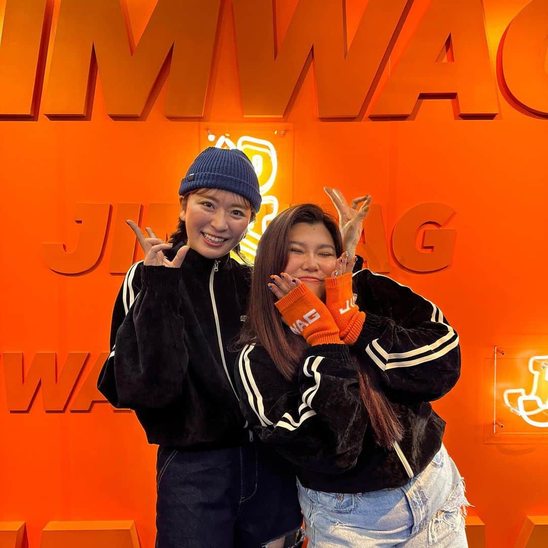 のインスタグラム：「. 🧡JIMWAG POPUP STORE 💙 @jimwag_official  . @___nicoichi___ ちゃんに やーっと会えた、だいすき🫶‼︎ 服可愛すぎて全部買い占めてまうとこやったw 本間に時間足らんくて何事🥵笑 . @khkhkhzk も来て、ずっと楽しすぎたお‼︎💞 . 早く服着たすぎるっ✨」