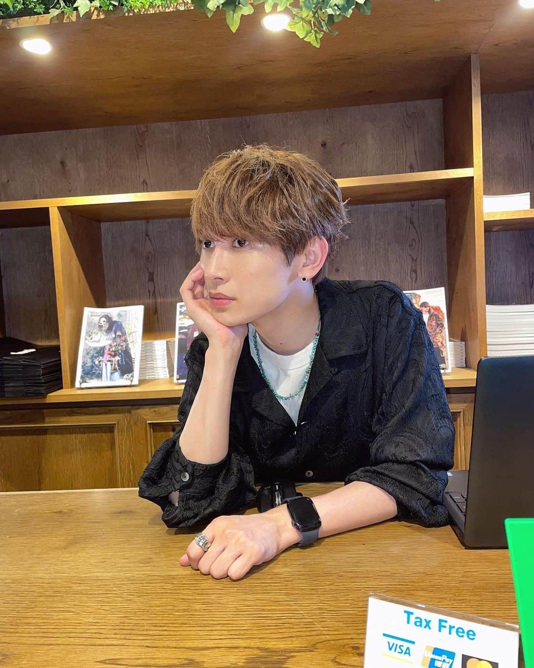 天野眞隆（ナオピー）のインスタグラム：「こんなアパレル店員どうかな？  #ootd #韓国ファッション #メンズファッション#glamb #カジュアルコーデ  #アパレル #アパレル店員 #ポートレート#メンズコーデ#メンズヘア# #職業イケメン#ではない  #nissy #nissyentertainment #フェイスライン　#japan #f4follow」