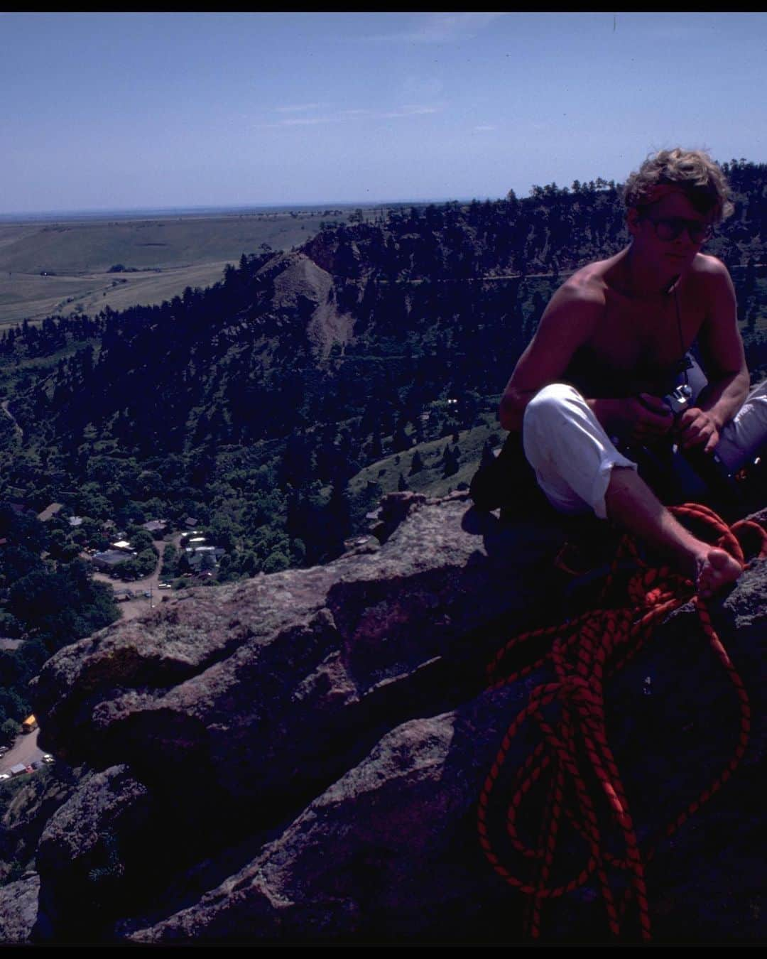 ウド・ノイマンさんのインスタグラム写真 - (ウド・ノイマンInstagram)「My first rock climbing trip to the US, forty years ago with @ingoheyland  After climbing not even for one years we felt experienced enough to takle Yosemite bigwalls. The book Yosemite climber and the books and photos of Reinhard Karl was the reason I was fascinated with climbing after all! Our plan was to warm up in the classic areas of the time while hitchhiking across the US. Well, things went not according to plan and it still gives me shivers what careless idiots we were and how easily things could have gone terribly wrong on this trip. From getting robbed by raccoons on the first night to endlessly waiting for a lift, for traveling like we did you have to be young and ignorant. After hideous adventures we arrived Eldorado Canyon were we managed to get caught by violent storms during every climb. In Colorado we also finally realized that we needed a car. We got ourselves a Buick Belair that we drove without insurance to and around California. As you can see, we didn’t have friends (the only camping devices at the time) which, looking back, might have saved us from getting ourselves into even more trouble like for example climbing past the point of no return on Half Dome. I did the climbs and big walls that we attempted more than ten years later and was shocked about our arrogance. The end of the trip we stayed in Joshua Tree where it was way to hot for climbing but I fell in love with the place and made plans to stay for longer, what I did during the winter of 1985-1986, but this is a different story. Let me know if you have questions to the respective photos. Music inspired by the 10-song rotation radio stations played in the summer of 1983. #rockclimbing #adventureofalifetime #yosemitenationalpark #bigwallclimbing」9月28日 22時51分 - _udini_