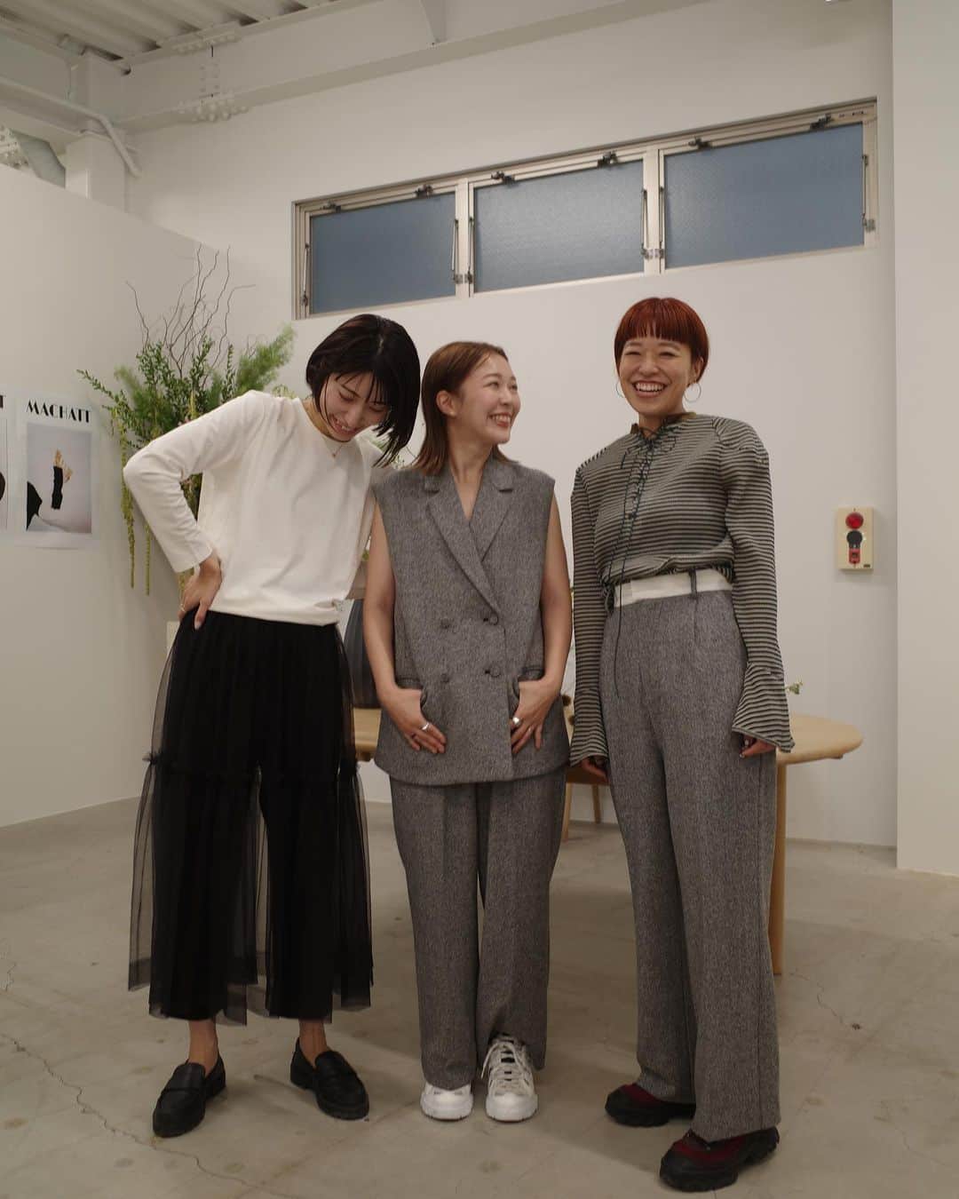 北岡りえのインスタグラム：「秋支度とすき達🍁 朝夕少し涼しくなってきてやっと秋服が着れる喜び‪。くぅ嬉しい😖  ✔️ ご質問を多くいただいた服達にもタグをつけています🔖秋に向けて楽しそうな同志が多くて嬉しい最近💌 (お客様と秋のメイクや髪とか服とか話すのも楽しすぎる最近なのです🤭 #秋だいすき )  #秋服」