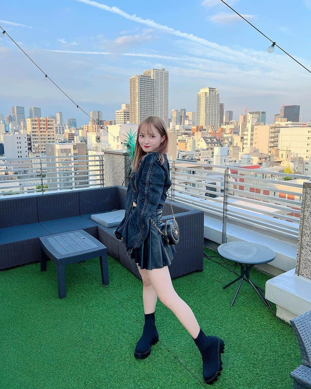 堀詩音さんのインスタグラム写真 - (堀詩音Instagram)「会いに来て🥺โปรดมาพบฉัน🥺  #私服 #私服コーデ #fashion #ootd #code @sensam.official @favclo.official #大阪 #OSAKA #堀江 #HORIE  #なんば  #難波 #NAMBA #テラスカフェ #テラス席 #テラスランチ #テラス席があるお店 #cafe #lunch」9月28日 22時54分 - shion_hori