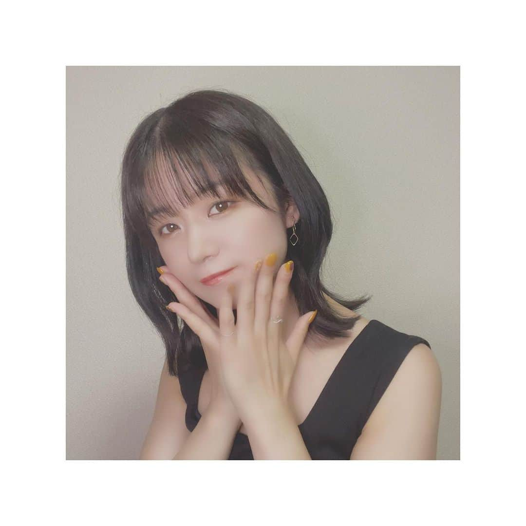 小泉里紗さんのインスタグラム写真 - (小泉里紗Instagram)「1億年ぶりの暗髪です! なんか見慣れないね😳耳かけとどっちが好き？ ネイルも久々にしました!ドレスの色バレるけどいいよね(笑)  Rambut baru! cocok ya? Semuanya jagalah kesehatan ya😌」9月28日 23時02分 - risa_kizm