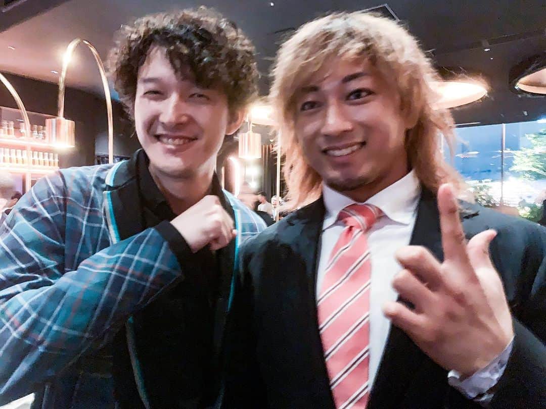 のインスタグラム：「新日本プロレス 海野翔太選手 @shooter_us  戦隊好きの逸材！デカレンジャーファン！めっちゃ嬉しかったなぁ  蝶野さんが繋げてくれた素敵な縁です」